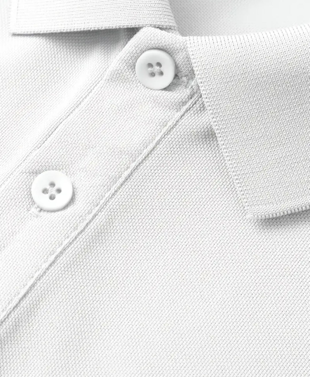 Camiseta polo color blanco unbound.