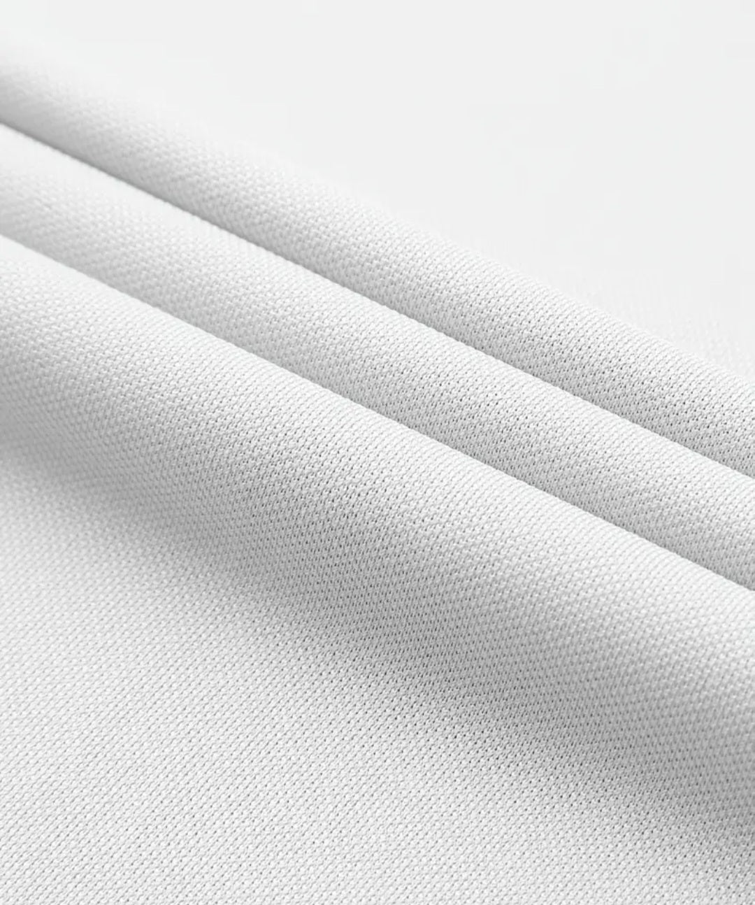 Camiseta polo color blanco unbound.
